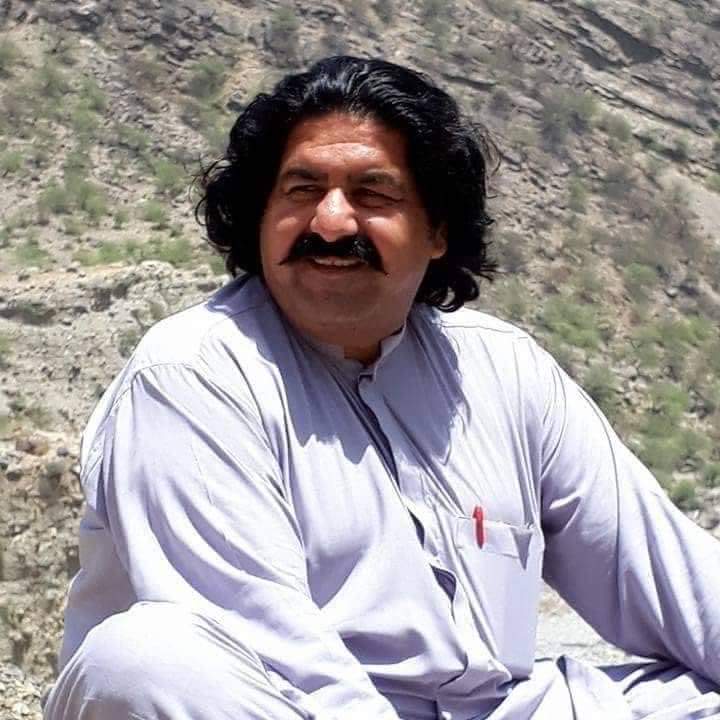 Rao Anwar, the Hitman of 400 extrajudicial killings, is roaming free and Ali Wazir has been kept in jail for his speech.
#PashtunSitIn2FreeAliWazir 
#ReleaseAliWazir