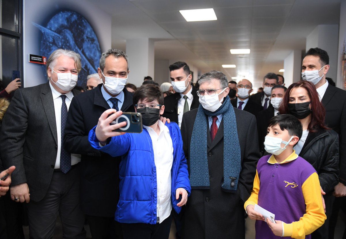 tcmeb's tweet photo. Bakan Özer, Prof. Dr. Aziz Sancar Eğitim Kampüsü Açılış Töreni'nde Konuştu

"Dünyanın daha barışçıl bir yere dönüşmesi için eğitime yatırım yaptıkça, başarı farkını azalttıkça daha müreffeh, bölgesinde lider, dünyada sözü geçen bir ��lke olacağız."

👉https://t.co/pbQWKnxwJt https://t.co/Cg8gLxE9ba