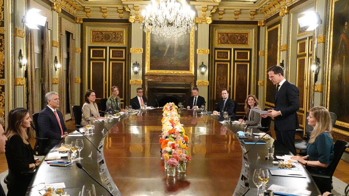 Tijdens een werkdiner met President <a href="/IvanDuque/">Iván Duque 🇨🇴</a> van Colombia gesproken over het versterken van onze samenwerking, o.a. op handelsgebied.

🇨🇴 biedt kansen voor ons bedrijfsleven. 🇳🇱 heeft een verdrag ondertekend dat investeren in het land aantrekkelijker maakt voor onze bedrijven.