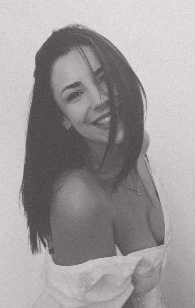 ChristineOcean2's tweet photo. Smile it's the second best thing you can do with your lips 👀💋
#cheeky #hotflirt https://t.co/08RcjN3cn9