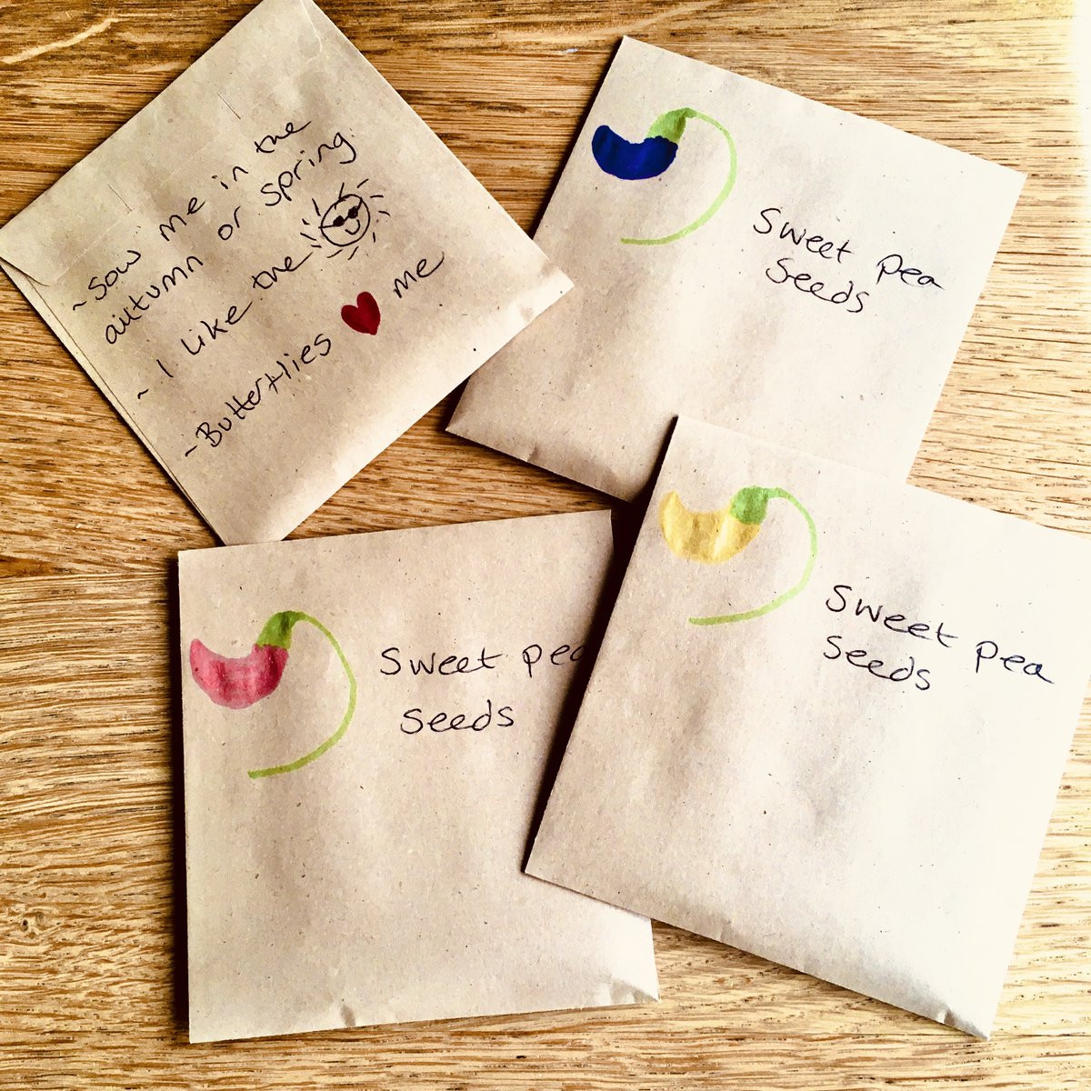 It's #RandomActsofKindnessDay! How about asking a friend to go on a nature walk, put up a nest box, share some seeds with neighbours or make a log pile in your garden and see what takes up residence over time? The list of ideas is endless!#MakeKindnessTheNorm
