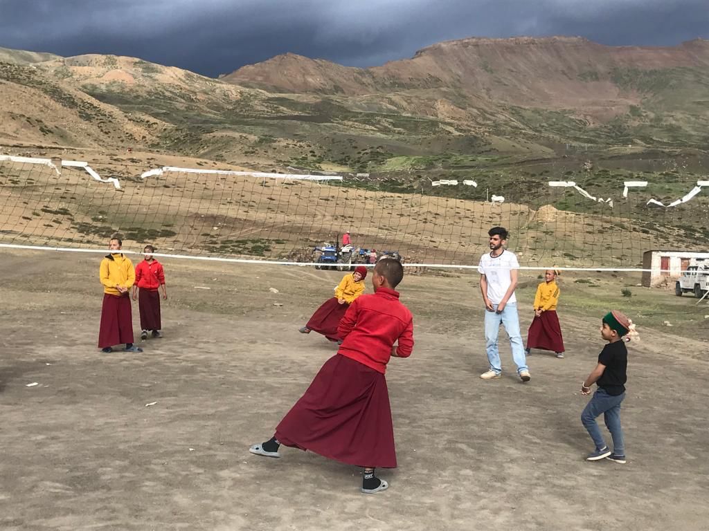 dftindia's tweet photo. The playground can teach lessons that the confines of classrooms can’t.
We had a blast teaching them the game and the importance of #collaboration to win.
#DFT #LikhaiPadhai #volleyballlessons #hikkim #collaboration #teamwork @unicef @CMOHimachal @PMOIndia https://t.co/RV191YNO4Q