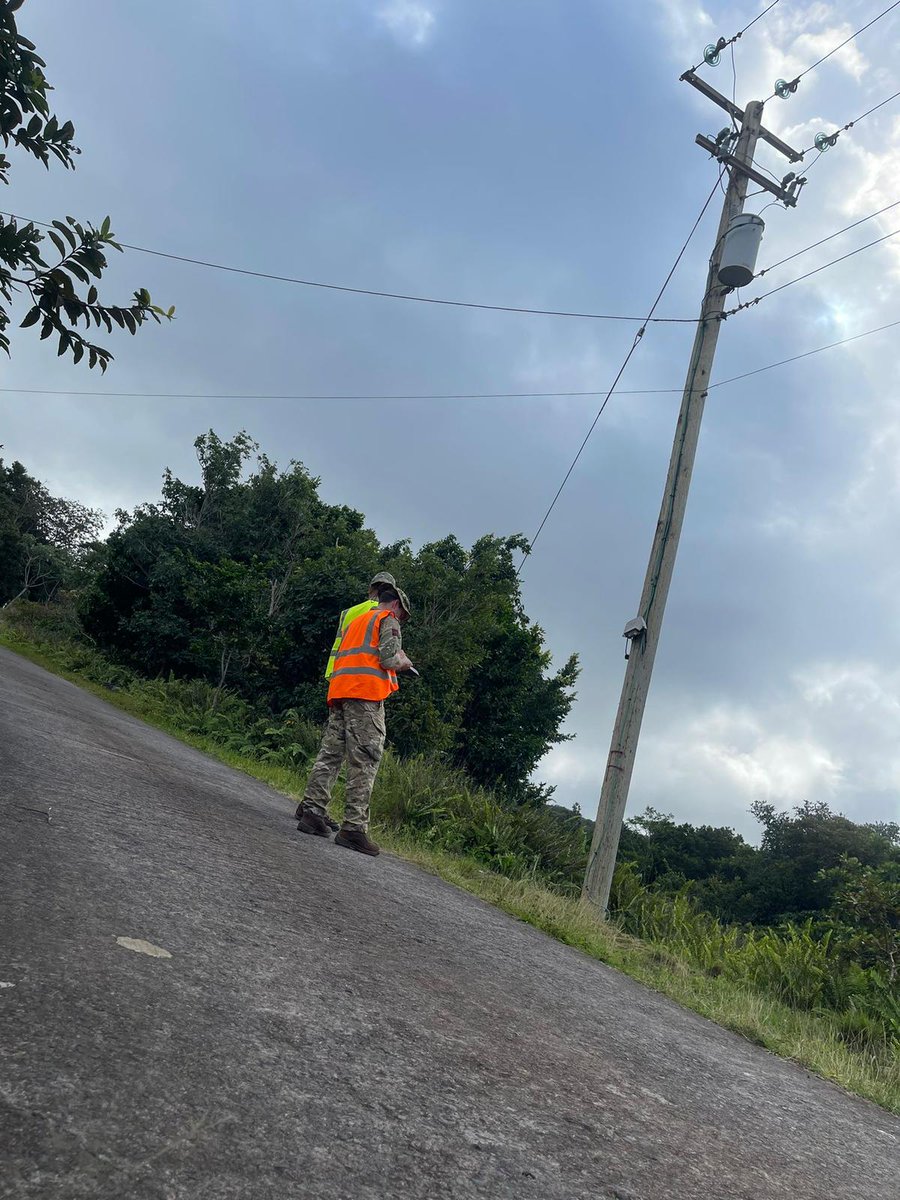 528STRE's tweet photo. An #ExPP22 task focused on overhead lines is mapping the island's electrical network using a variety of different methods. In #HADR, these would be used to rapidly report and collate the condition of damaged infrastructure and prioritise repair. 👷‍♂️⚡ #Global @8EngrBde @DefenceEng https://t.co/DvJydPocxg