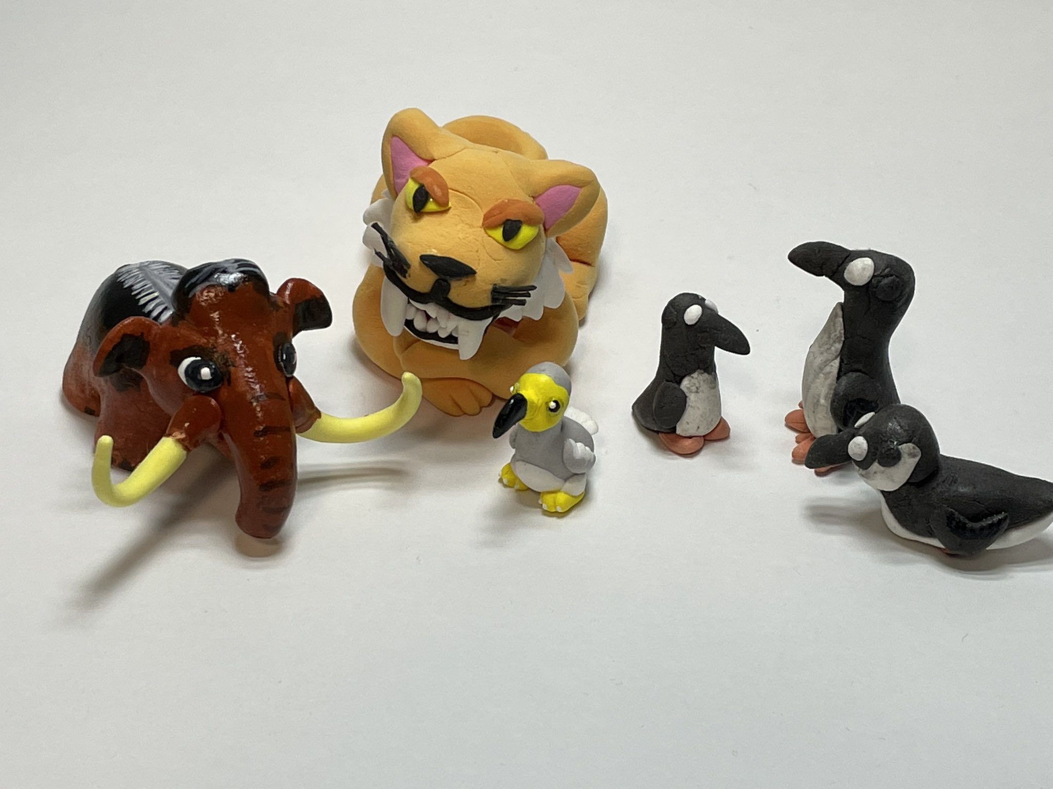 ネンドヤマ 紙粘土で大昔の動物たちを作りました 紙粘土 手作り マスコット マンモス サーベルタイガー 寅年 ドードー オオウミガラス 太古の動物 絶滅 T Co Idibisahpw Twitter