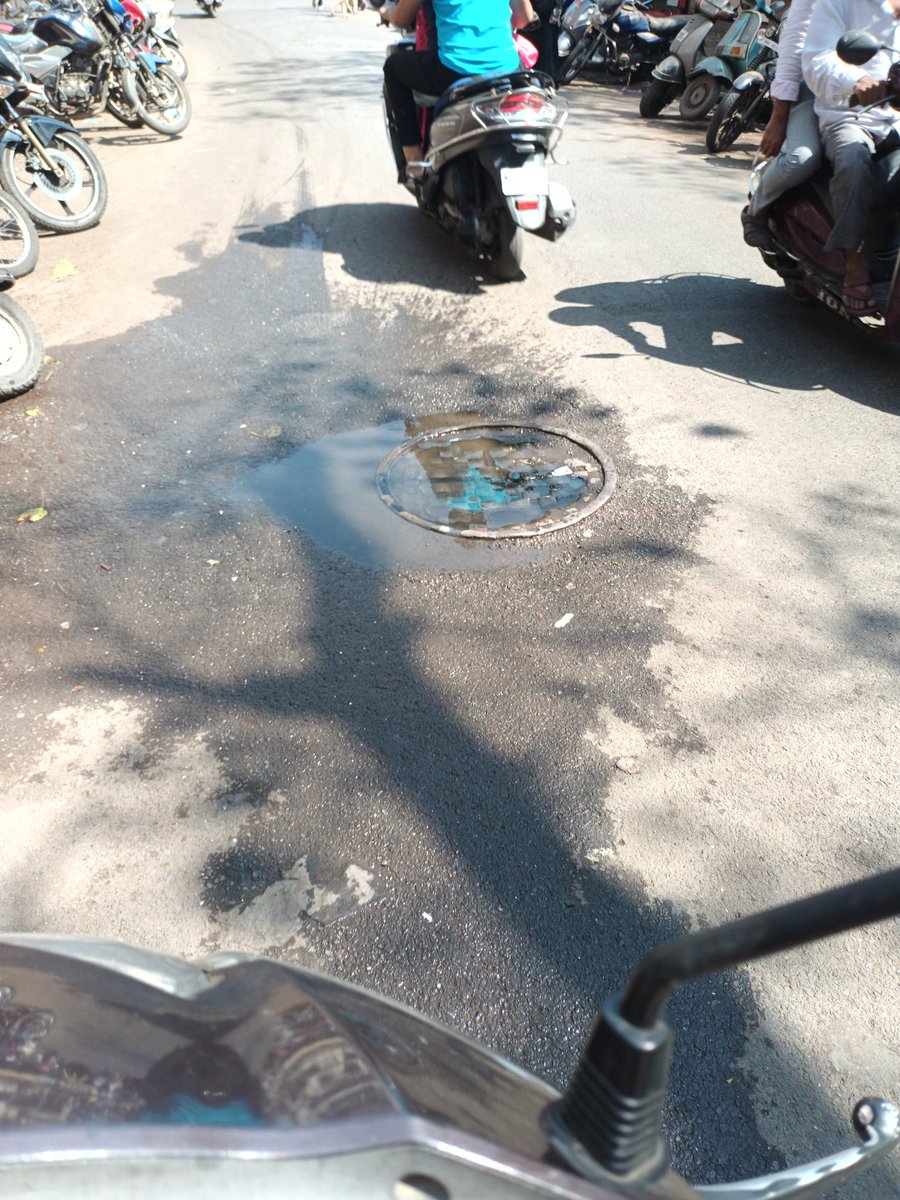 baaaaaaaaaaaaz's tweet photo. @mybmcWardE kindly clear this.
#Location Tank pakhadi road, opp corner care pharma, habib mansion, Byculla west. @mybmcHealthDept @BankiMistry @NaziyaK54830968 @Sanket1553 @AnsariT30614818 @Skshahi96940118 @gallinews @CampTransit @BilalAnsari96 @ZakiAhmed2808 @MadanpuraA https://t.co/32gl2PtX92