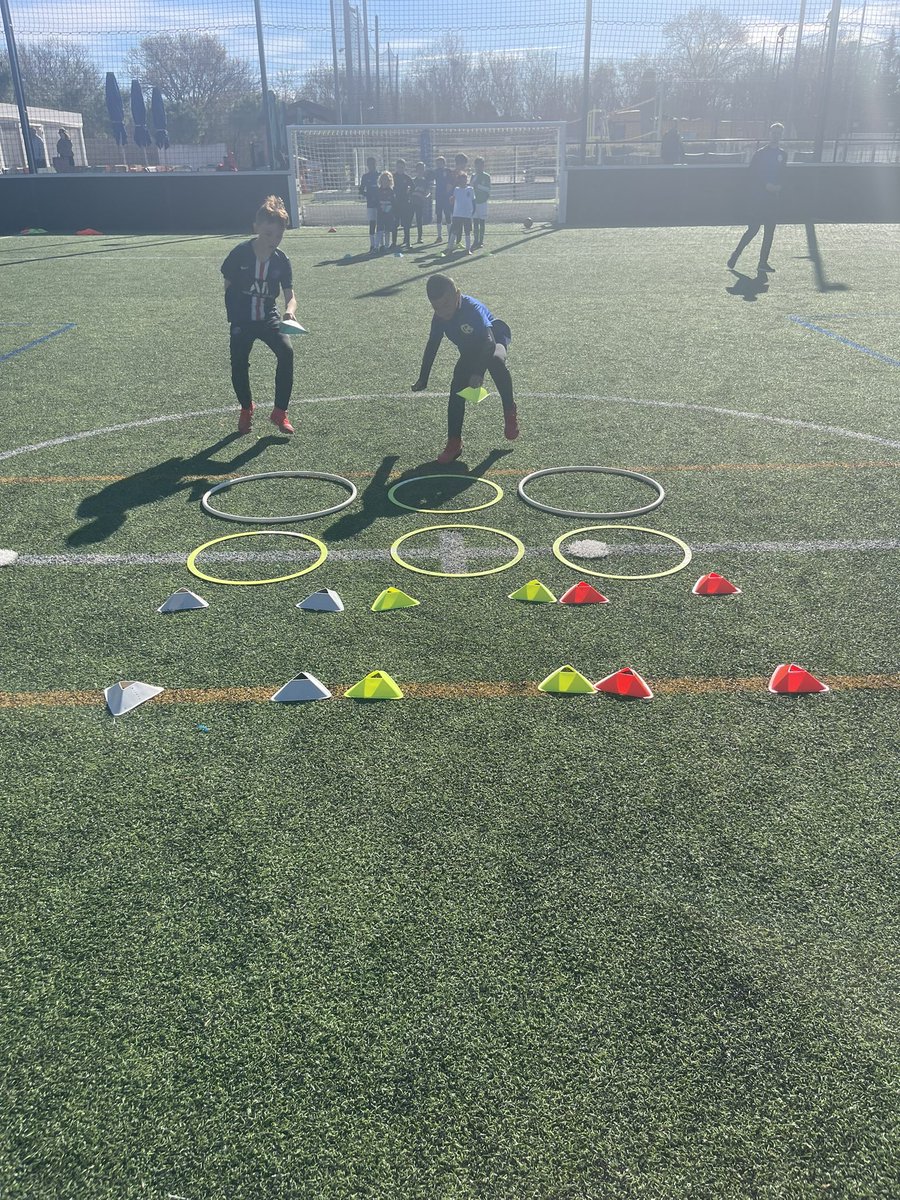 KaronSports's tweet photo. 🟩 Stage KaronSports février 2022, 2ème semaine jour 3 :
⚽️ challenge 1vs1
⚽️ atelier passes
⚽️ matchs
🍴 pause déjeuner
🟩 quizz
🥇 Jeux (morpion / épervier…)
⚽️ matchs
🟥 fin de journée
#karonsports #multipsorts #stagesfootball #sport https://t.co/jQcmMVuyoS