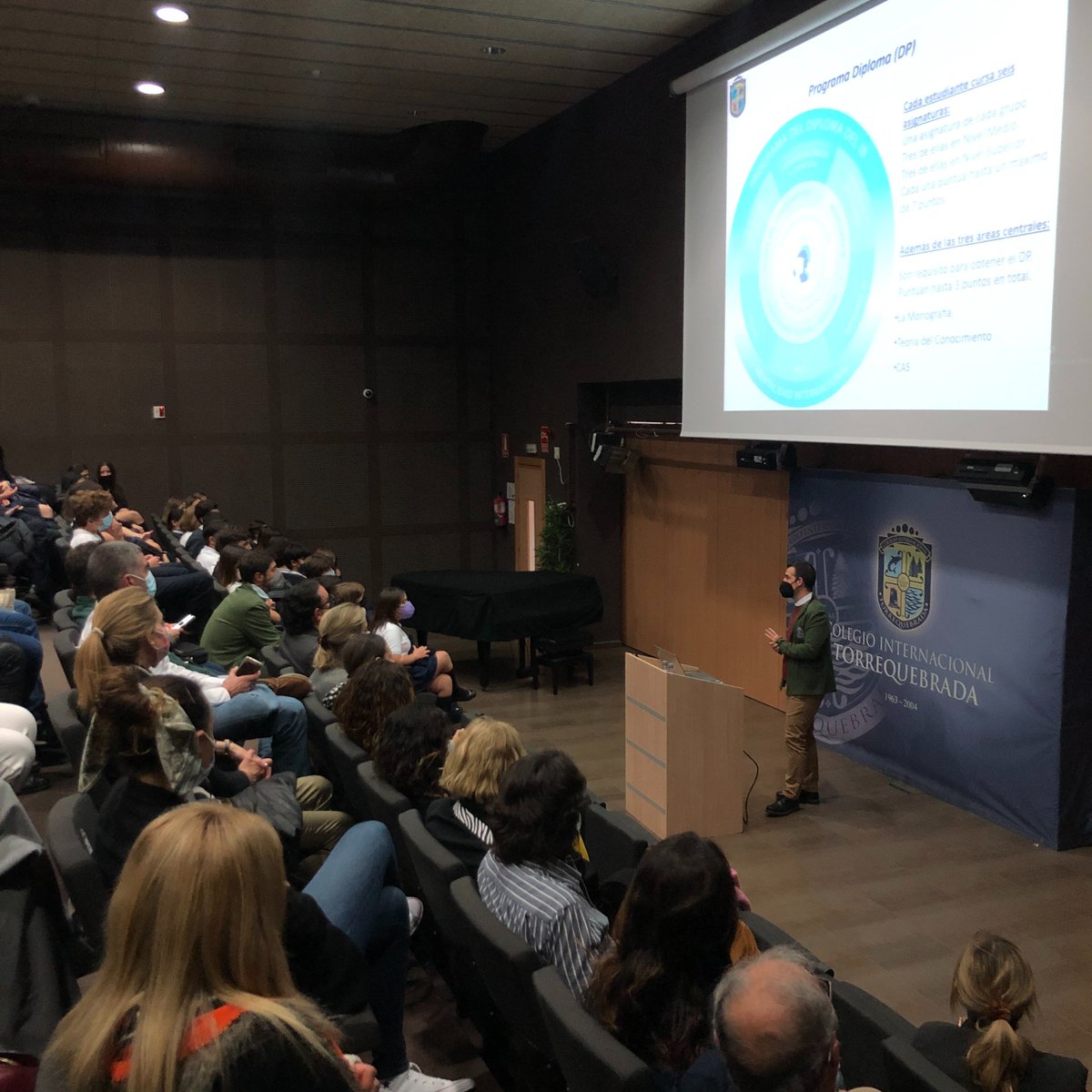 Algunos momentos de la reunión informativa de esta tarde sobre el Programa del Diploma del Bachillerato Internacional <a href="/iborganization/">International Baccalaureate</a>. Una ocasión importante tanto para los estudiantes como para los padres.
<a href="/IB_DP/">IB Diploma Programme</a>