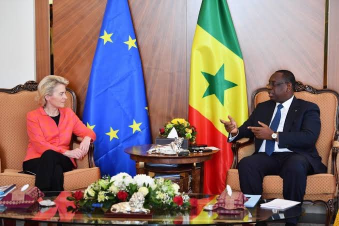 #InvestissementEnAfrique:
Le secteur de l'environnement devrait être l'un des bénéficiaires primordiaux du financement Afrique-Europe (eau, électricité, économieverte). Une éducation environnementale est une priorité pour aborder la problématique climatique.1/2

#climate