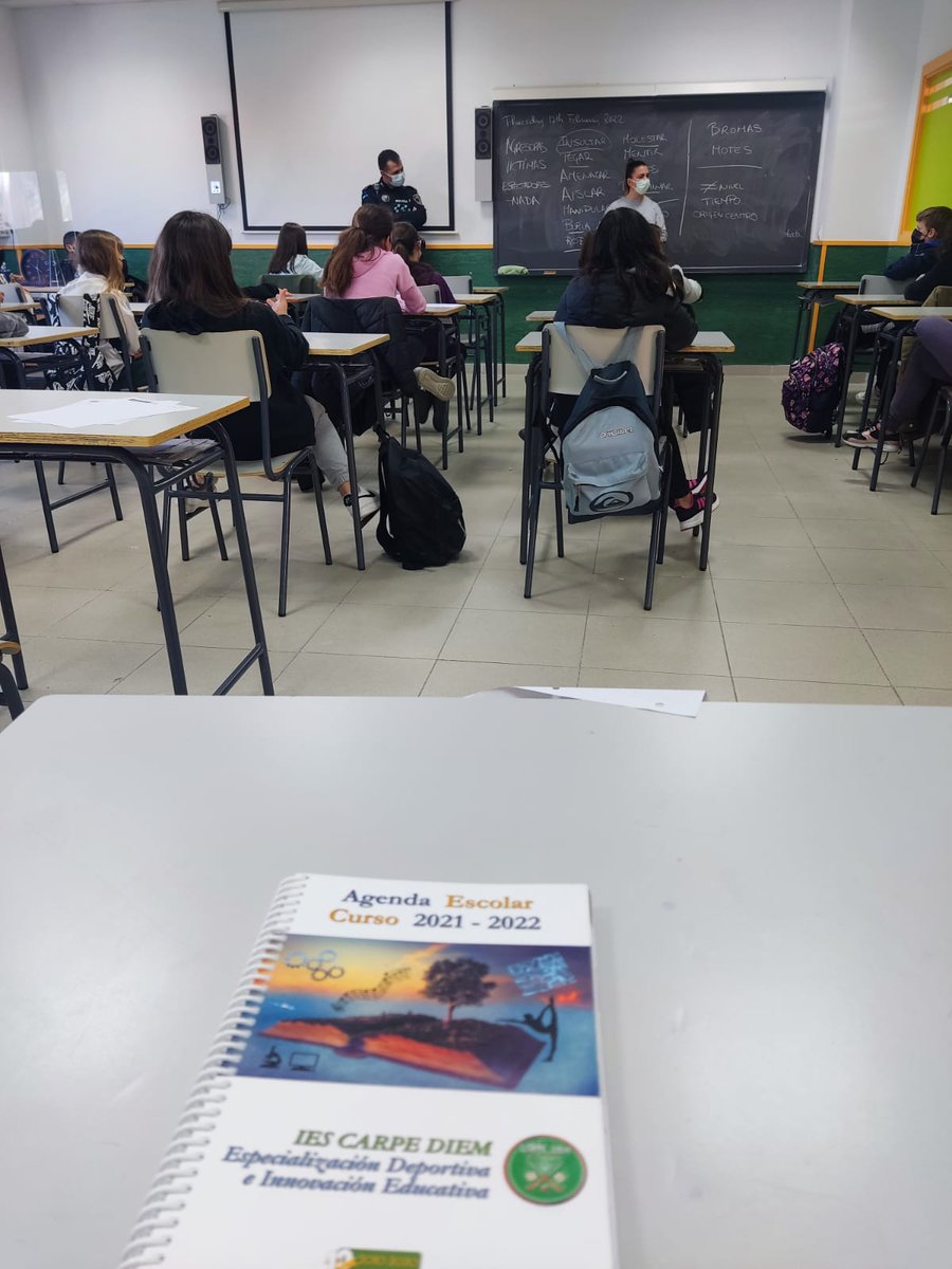 Hoy nuestro equipo de GESDIPOL imparte charlas sobre Acoso Escolar en el IES Carpe Diem. 
Recuerda, contra el #bullying! #Denuncia en cuanto tengas conocimiento de un caso de #AcosoEscolar

No te calles, contacta con nosotr@s a través del 📞092. #AtuServicio24horas
