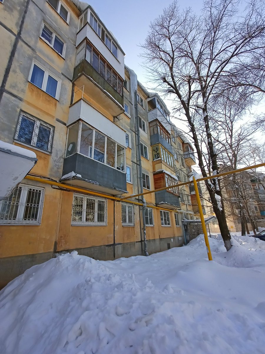 k135nn's tweet photo. @promadm @promtrest @SamMobilePriem @samara_in @6YdfYowCoQknvGT Стара-загора 73 подъезд 3. Огромная сосулька висит почти до 3 этажа, под ней газовая труба. Прошу принять меры. https://t.co/h4nmwrpUL6