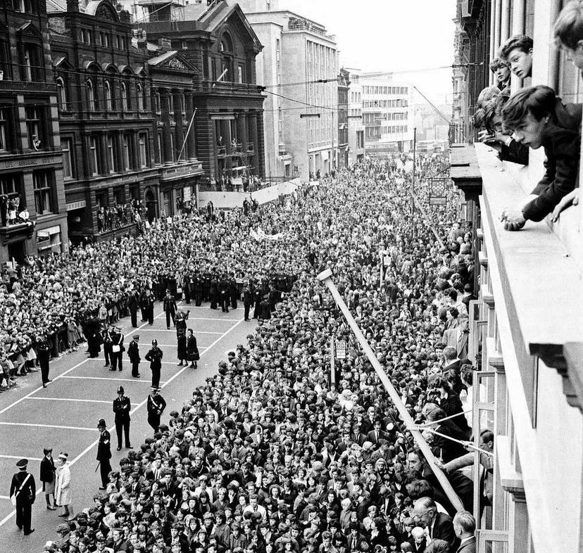 Throwback to the premiere of A Hard Day’s Night on Castle Street in 1963.