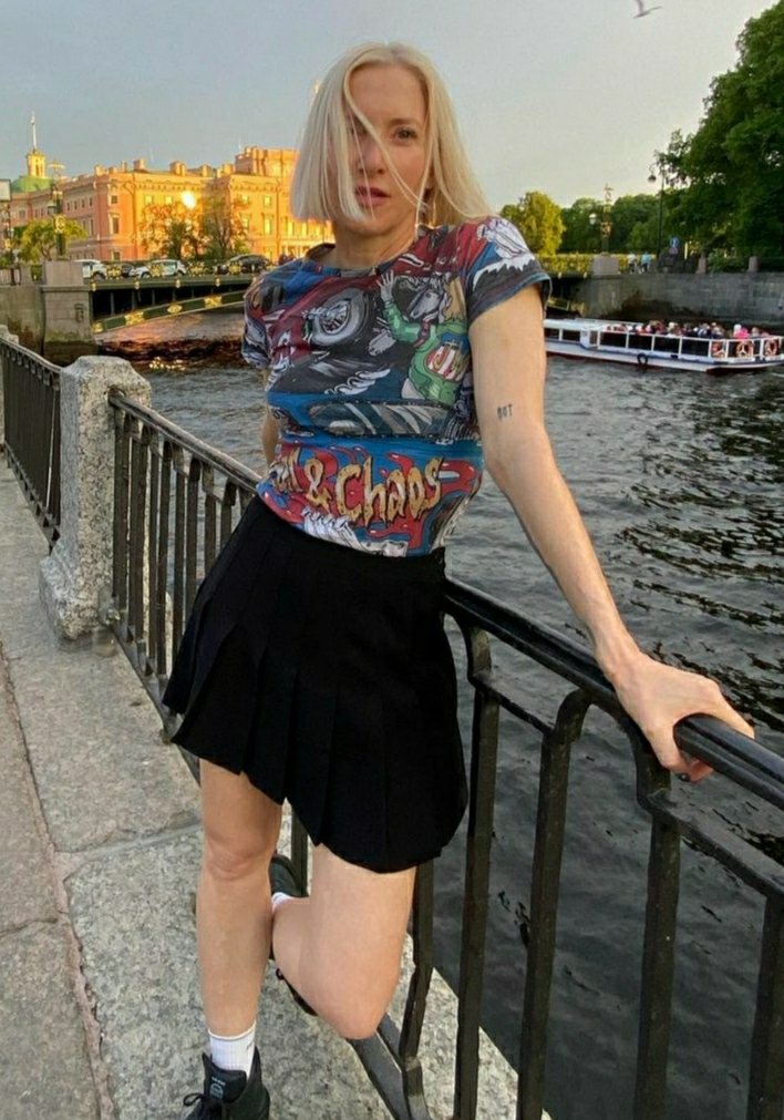 cybernadja's tweet photo. Этот вайб 53-летней Эллен Аллиен. Невероятная женщина. https://t.co/IhiWpWXMFX