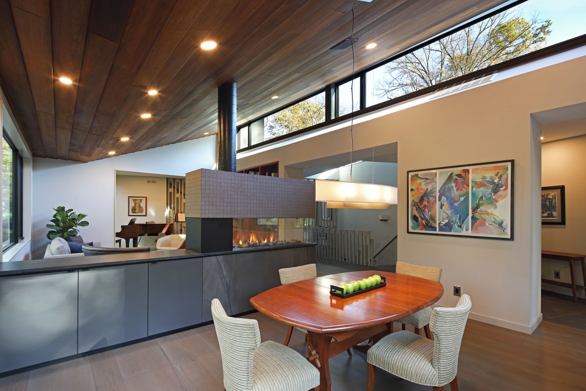 EuropeanHome1's tweet image. The Hadrohouse, designed by jayreinertarchitect features a Lucius 140 between the living room and the dining room. A see-through fireplaces is a great way separate spaces while still keeping an open feel. 

#element4 #gasfireplace #directvent #directventfireplace #dutchdesign