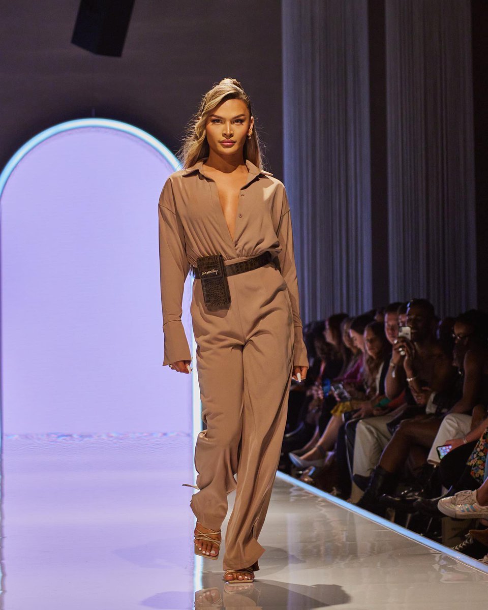 MyUNiDAYS's tweet image. Molly Mae's PLT show represented what true diversity is all about 👏 #PLTbyMollyMae