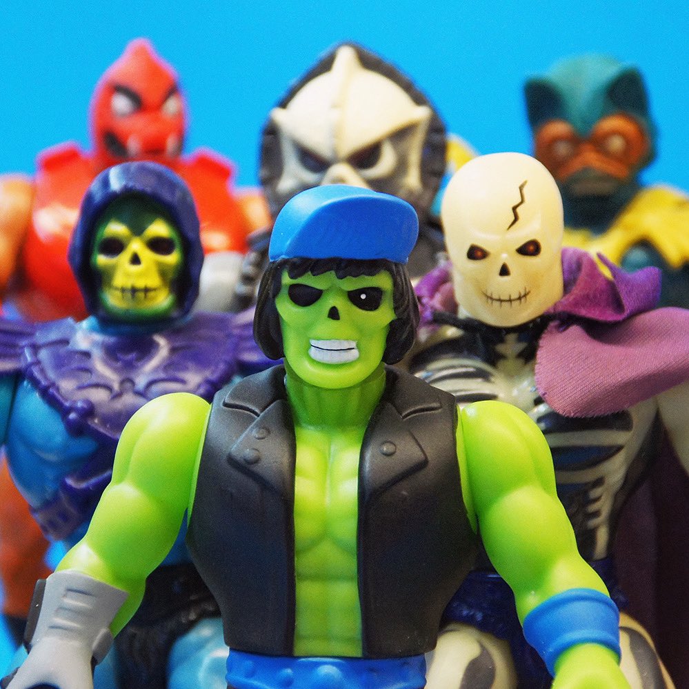 8-bit ZOMBIE tweet media