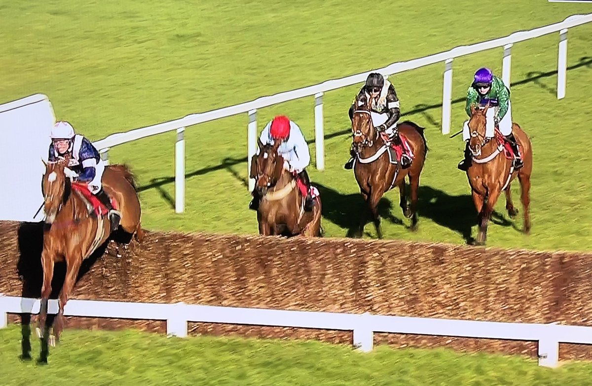 amajox's tweet photo. Congratulations @amajox #MajorCharlieOShea WINS Castell #RoyalArtillery π@Sandownpark #RollingDylan @PJHobbs1 #4ran #topride #topjock πππππ https://t.co/Uq2xuASjAf