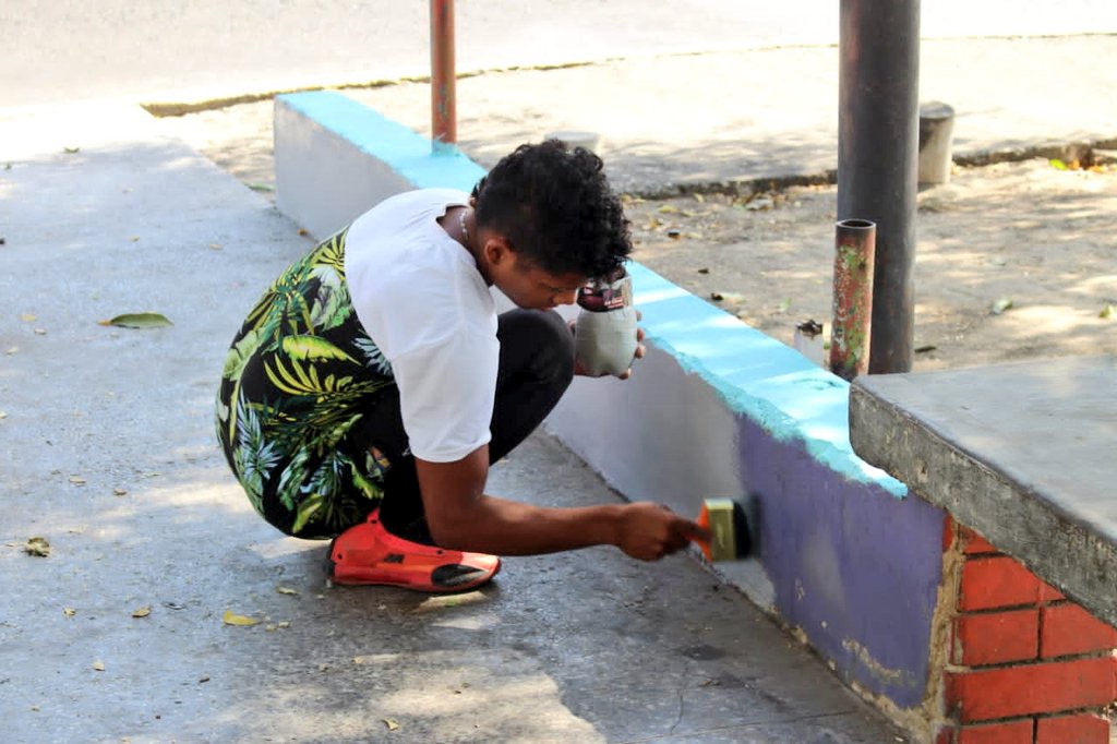 #17Feb La plaza Villacastin se ha convertido por años en el punto de encuentro de las familias mariñenses del Casco de Turmero, conjuntamente con la <a href="/JuventudPSUV/">Juventud PSUV</a> #Mariño ejecutamos labores de limpieza, mantenimiento y embellecimiento integral de este espacio #ResistirEsProducir