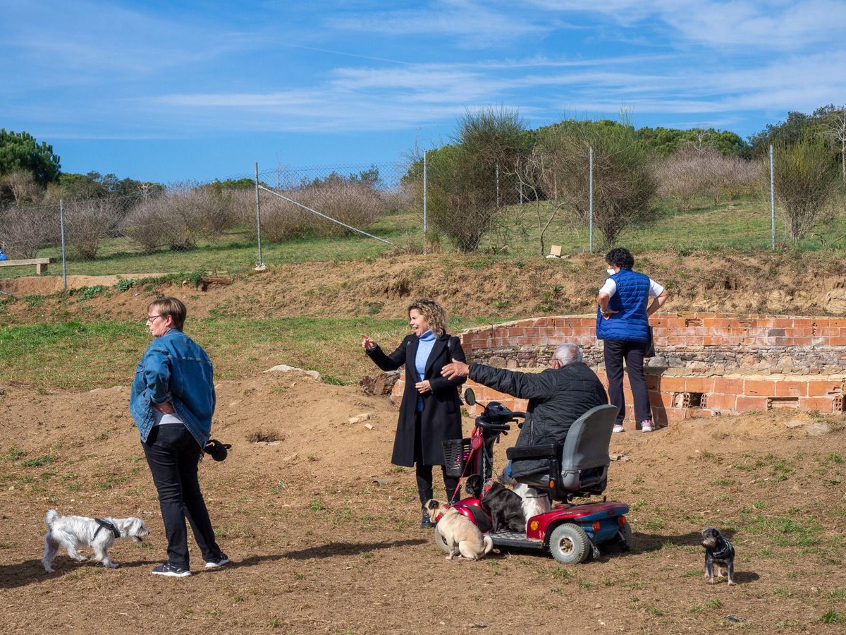 🐶A  #LloretdeMar estrenem nova àrea d’esbarjo per a gossos! 😍

🐩 És la primera del municipi amb una zona per gossos grans i una per gossos petits

📌 Està situada al parc del Turó d'en Buc

#mylloret #Lloretpetfriendly #petfriendly #Gossos #MediAmbientLloret