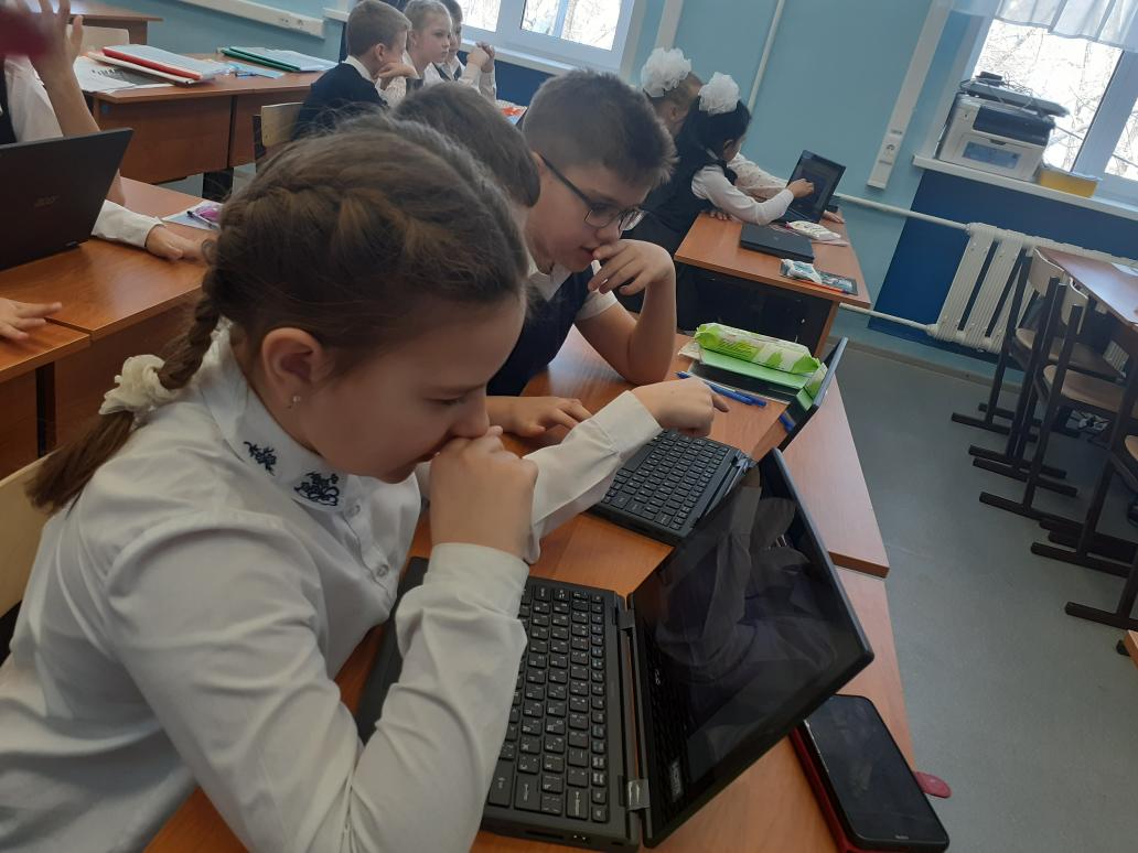 В рамках национального проекта "Образование" на базе кабинета ЦОС (Цифровая образовательная среда) состоялся окружающего мира в 3"Б" классе (педагог Ульянова К.А.). Ребята познакомились с новой темой и выполнили интерактивные задания