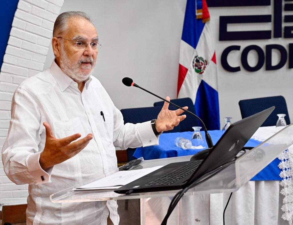 CodiaCentral's tweet photo. El economista Miguel Ceara Hatton, ministro de Economia, Planificación y Desarrollo abogo por un acuerdo nacional sobre el problema de agua en el pais, en una conferencia en la sede del CODIA, donde fue recibido por el presidente ingeniero Dolores Núñez.
#CodiaRD https://t.co/kXvIVTe3Ai