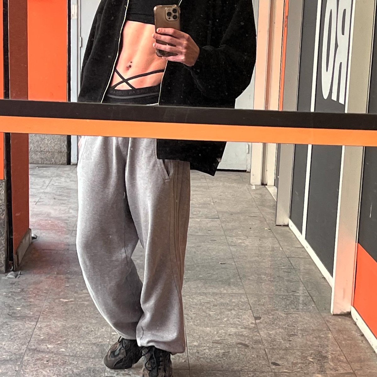 trashtalkin_'s tweet photo. Depuis la diet jss devenu obsess with my body https://t.co/AGP22Rdbtt