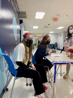 BISCharlotte's tweet image. This Valentine’s Day, two Year 13 students played philanthropist cupid in the name of their CAS project!
They sold anonymous, or not, Valentines that they hand delivered to students and teachers while raising donations for ‘Block Love Charlotte.’