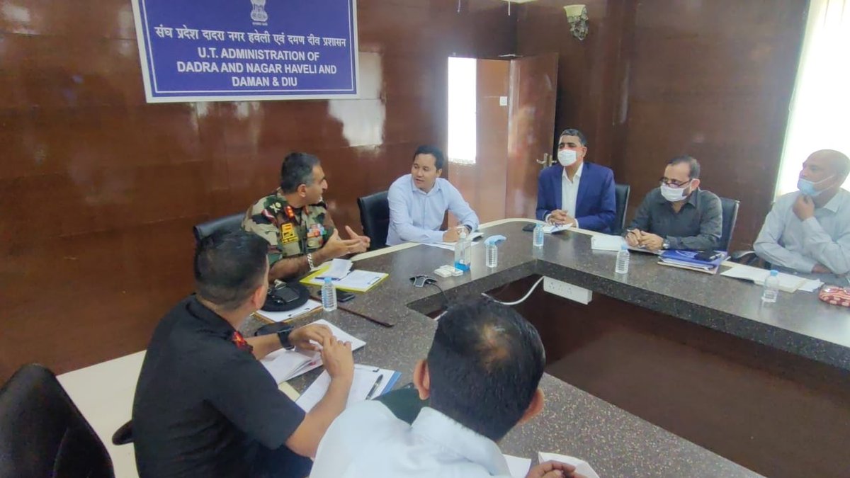 NCC_Dte_Gujarat's tweet photo. #NCCGUJARAT
Maj Gen Arvind Kapoor ADG,Guj,DNH,D&amp;D Dte interacted with Shri Fwwrman Brahma,IAS Collector &amp; DM Diu &amp; discussed matters pertaining to expansion of #NCC in Diu.ADG also felicitated staff &amp; cdts for their outstanding work
@HQ_DG_NCC
@CMOGuj
@DefencePRO_Guj https://t.co/gjnz2ZWAlr