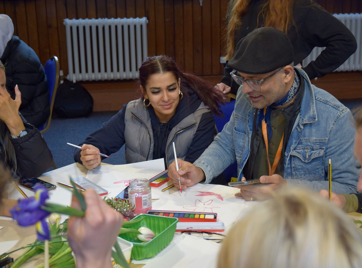 QESFC's tweet photo. This week, Textiles students have enjoyed an exciting and interactive painting workshop with freelance designer, Davinder Madaher. For full details, please go to: https://t.co/yugBrIgqLc

#textiles #fashion @QEArt https://t.co/vJfrrltXxg