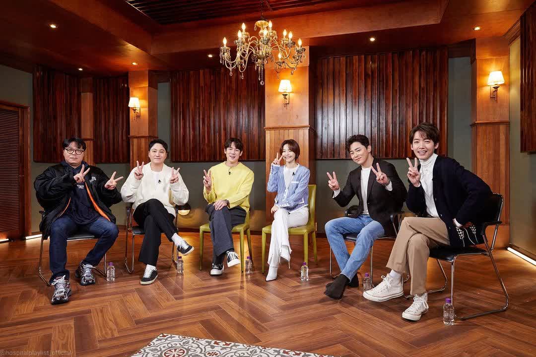 [hospitalplaylist_official 인스타그램]

슬요일에 날아온 특별한 소식!

<슬기로운 의사생활> 합본 블루레이가 제작되고 있다는 소식을 알립니다. 시즌1과 시즌2 그리고 배우들의 특별한 코멘터리까지! 언젠가 커밍 쑤~~~운대 할 예정이오니 잠시 기다려주세요~~!

#슬기로운의사생활 #조정석