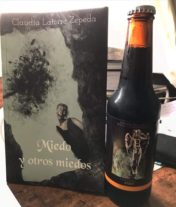 Portada y etiqueta de birra artesanal chilena "Miedo y otros miedos". La birra no, pero libros si que tengo, (dentro hay más dibujetes de gente chunga)para quien quiera. 😉