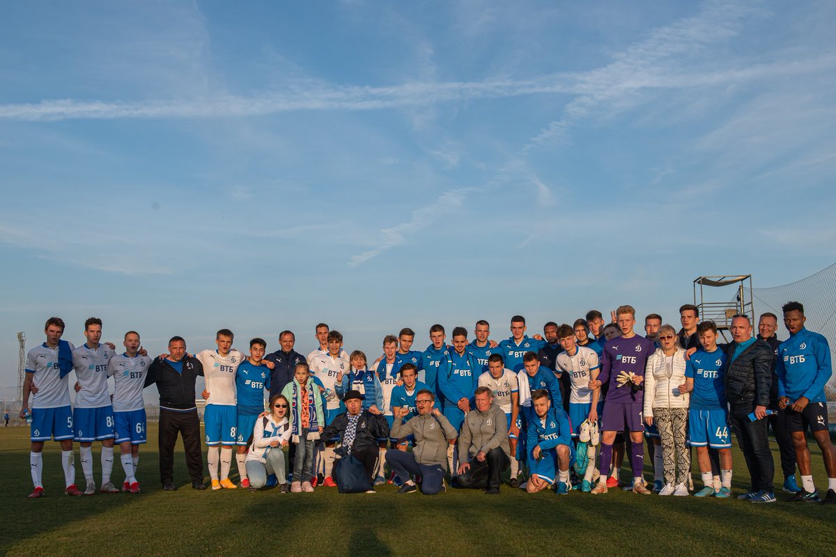 fcdynamo2's tweet image. На контрольный матч #Динамо2МладостьГАТ поддержать команду приехали наши болельщики. Спасибо, друзья! 🤍💙
⠀
#ДинамоМосква