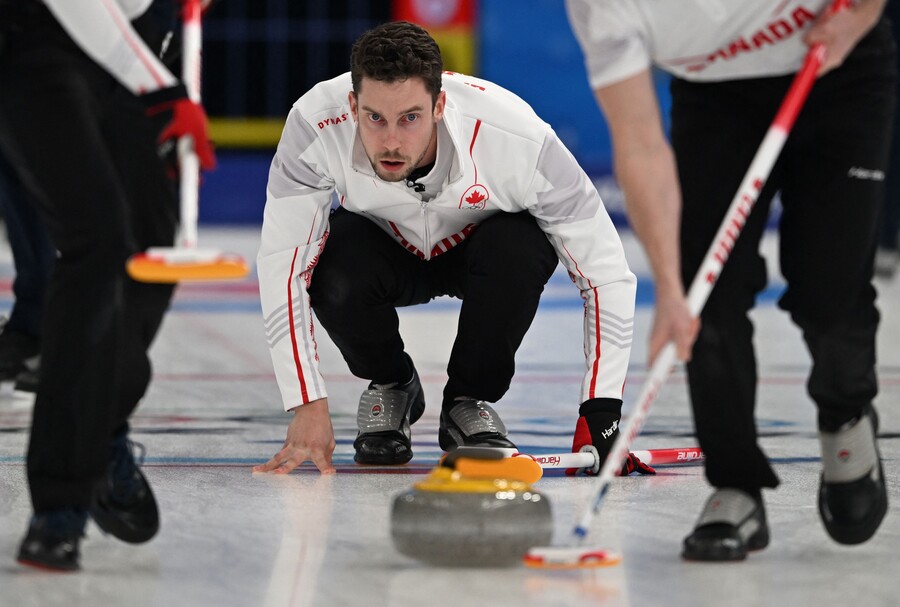 🥌Ya en marcha las semifinales masculinas de Curling #Beijing2022 #JuegosRTVE 

🏆Estados Unidos y Suecia, que se ven las caras con Reino Unido y Canadá respectivamente, tratarán de reeditar la final de 2018 

⭕️Te lo contamos todo en: rtve.es/deportes/20220…