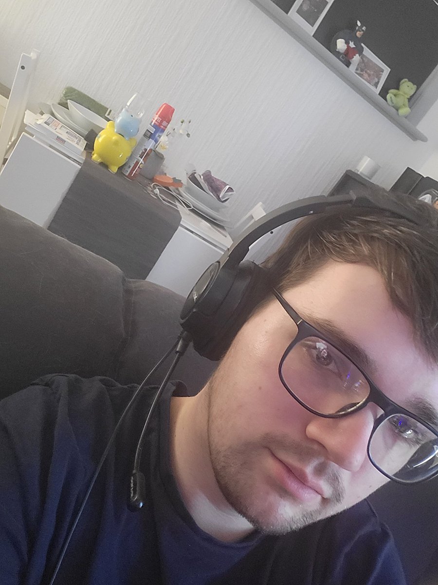 PSlash3r's tweet photo. Hey twitter peoples, I'm live right now on #twitch playing some #ApexLegends really need some more #followers so I can try and grow my channel, so please come say hi and drop a follow https://t.co/onwP79JqAi https://t.co/SQofeSGX9L