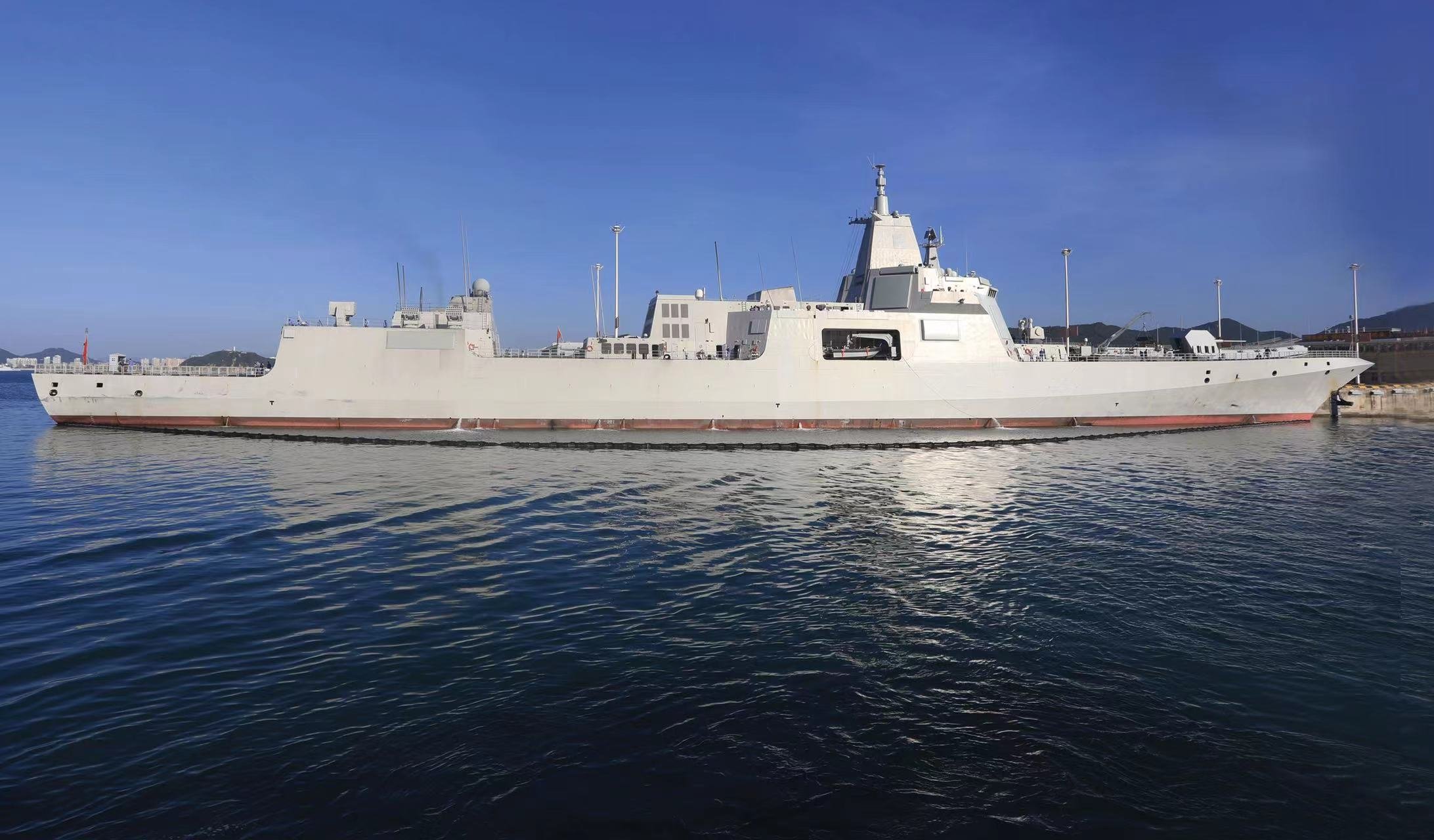 彩云香江 on Twitter: "PLAN Type 055 Destroyer 107 Zunyi ? https://t.co/Q2TA0oW5ey" / Twitter
