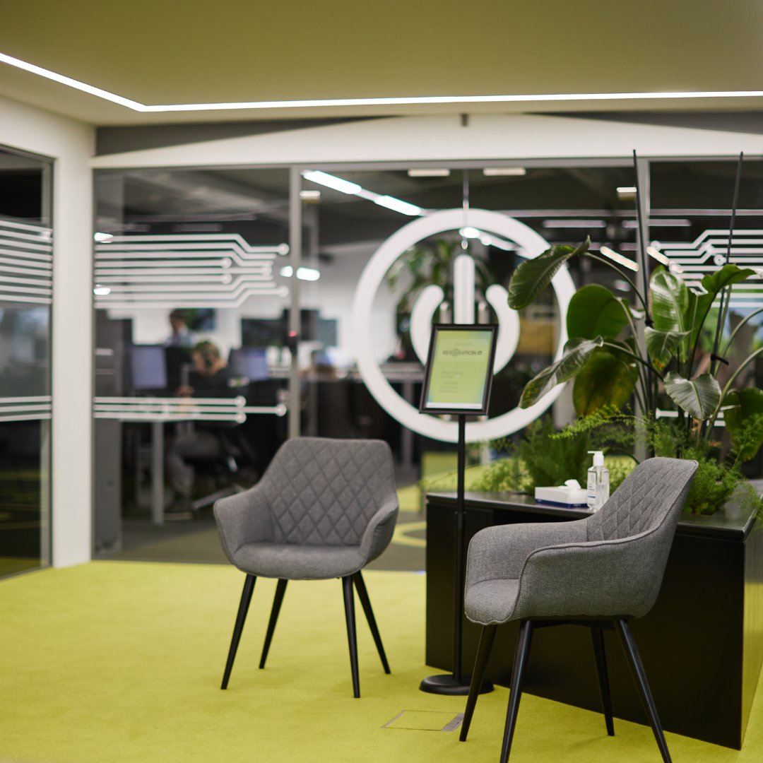 resolutionitgsy's tweet image. A couple of great shots by Etienne Laine who came into the office last week. 📷 We love this space - not a bad place to be spending our working hours! And we get the added bonus of a brilliant team. 🟢

#ResolutionIT #TopTeam #LifeatResolutionIT