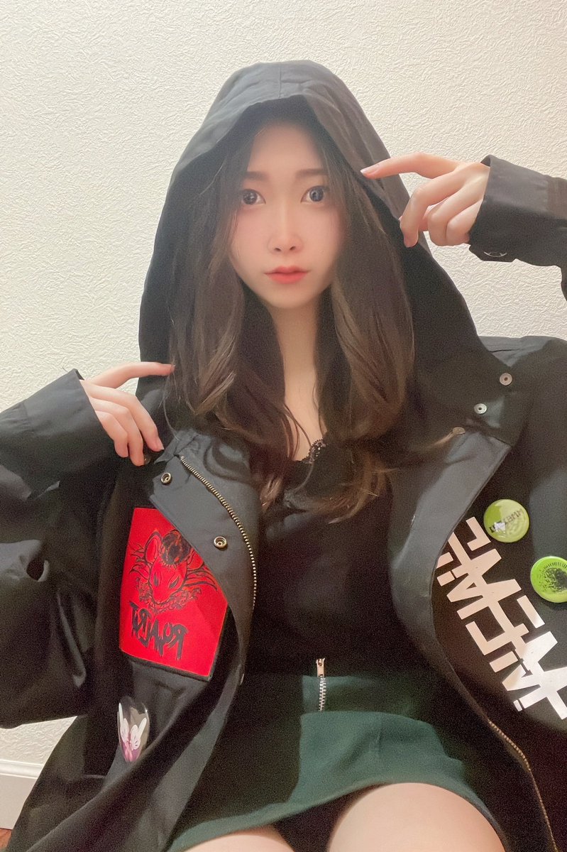 MEMESHE (<a href="/memeshe_tokyo/">MEMESHE</a> )さんとROYAL RATさんのコラボモッズコートがすごくかわいい💕
Lサイズのだぼだぼ感好きすぎる

特典チェキのなきくんがイケメンすぎて1人ではしゃいでた笑