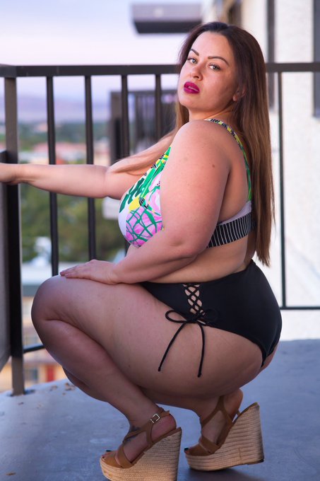 Trying to do Coco&rsquo;s pose. https://t.co/8YAhDcw58d 📸 @thesinematogra4 https://t.co/0h3QayYl1z