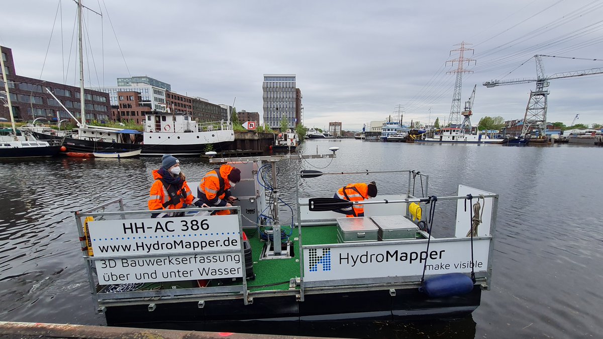 HydroMapperDE's tweet photo. Einsatz im Harburger Binnenhafen: Wir stimmen mit Ihnen die notwendige Genauigkeit der Daten ab und zeigen Ihnen die passende Vermessungslösung dazu auf! #HydroMapper #Vermessen #Bauwirtschaft https://t.co/jQOcACrpwj