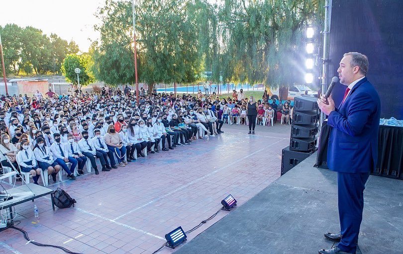 🏫• Tomé la decisión de construir una escuela nueva en el departamento, es una muestra que se puede beneficiar a la comunidad maipucina, haciendo aportes significativos.