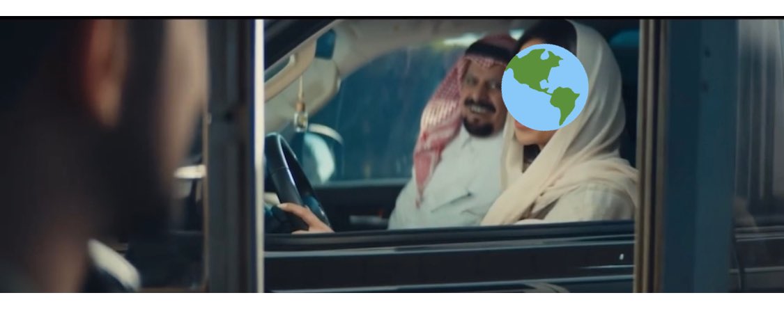 alnassar_kw's tweet photo. لم تقتصر زين بالتدخل بشأن اجتماعي كويتي متنازع عليه بل تدخلت بشأن سعودي

بالمقطع.. سعودية متبرجة مسافرة مع والدها تقود السيارة وتبادل الموظف الضحكات وتناوله الجوازات، ثم يضعون الكميرا على اللوحة السعودية!

الدعاية عن الكويت ، فما هدفكم من هذا المقطع!

#بالدين_مانتغشمر
@ZainKuwait https://t.co/T7QaKsWYTZ