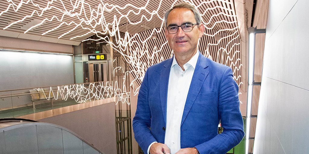 Regeringen har idag fattat beslut om ny generaldirektör för Trafikverket. Roberto Maiorana tillträder den 1 mars 2022. Läs mer här: bit.ly/33vHN8q