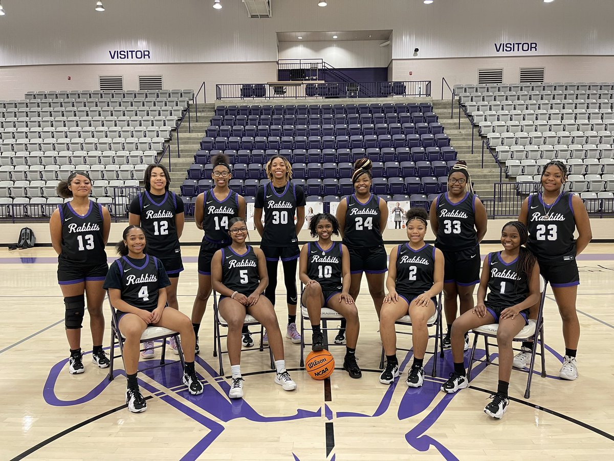 Game day once again!! Last home game of the year here at LHS!! Go rabs 

📍 Lonoke
⏰ 6:00 pm 
🆚 Estem 
🐰 SG and SB