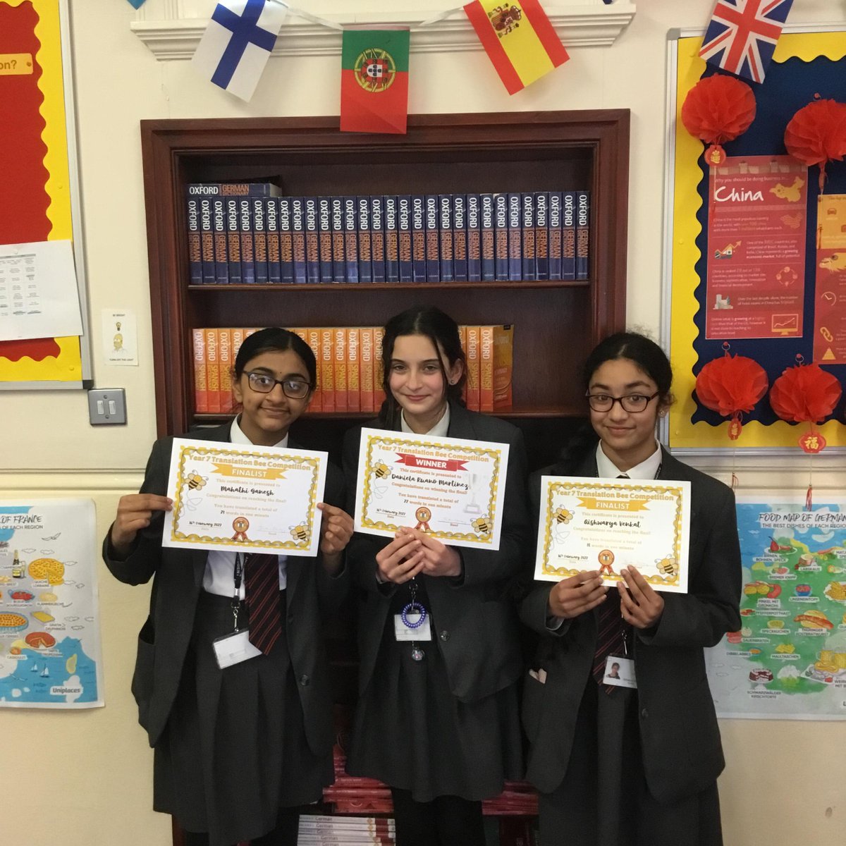 Congratulations to our Y7s for such a fantastic Translation Bee Competition <a href="/Hymers_College/">Hymers College</a> ! Lara, Mahathi and Aishwarya set their personal best scores but Daniela translated an impresive 22 words in under a minute! ¡Felicidades a todas! 🇪🇸🐝