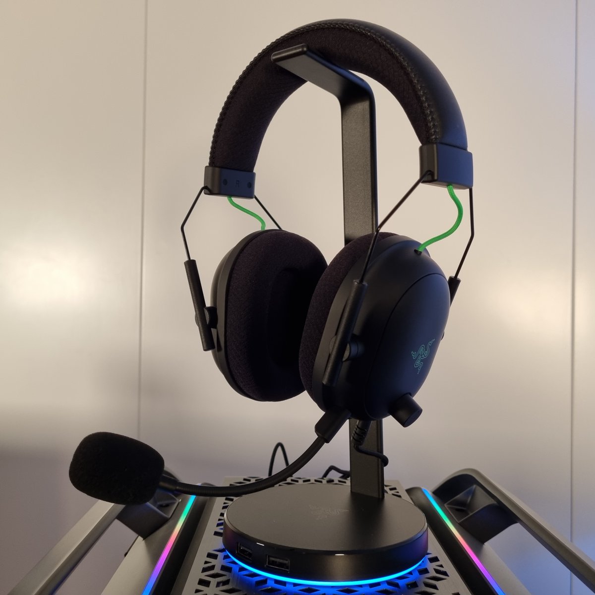 LDLC's tweet photo. A gagner avec le setup #PC26ANSLDLC (jeu dans le thread) 👇

Aujourd'hui, focus sur le casque @RazerFrance Blackshark V2. 🐍🐍🐍

Ce superbe casque gaming propose une expérience audio totalement immersive, idéale pour le jeu sur PC et consoles. 🎮👾

> https://t.co/dEuMObgOaQ https://t.co/YqWESgJ8YS