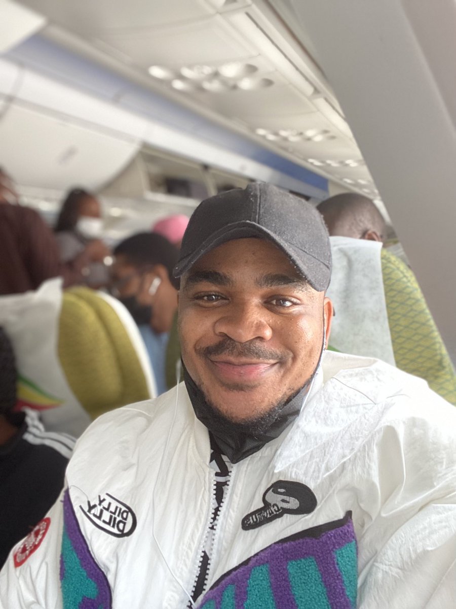dr_elbravo's tweet image. Japa Called and i Answered☺️. Cheers to a new dispensation 🥂