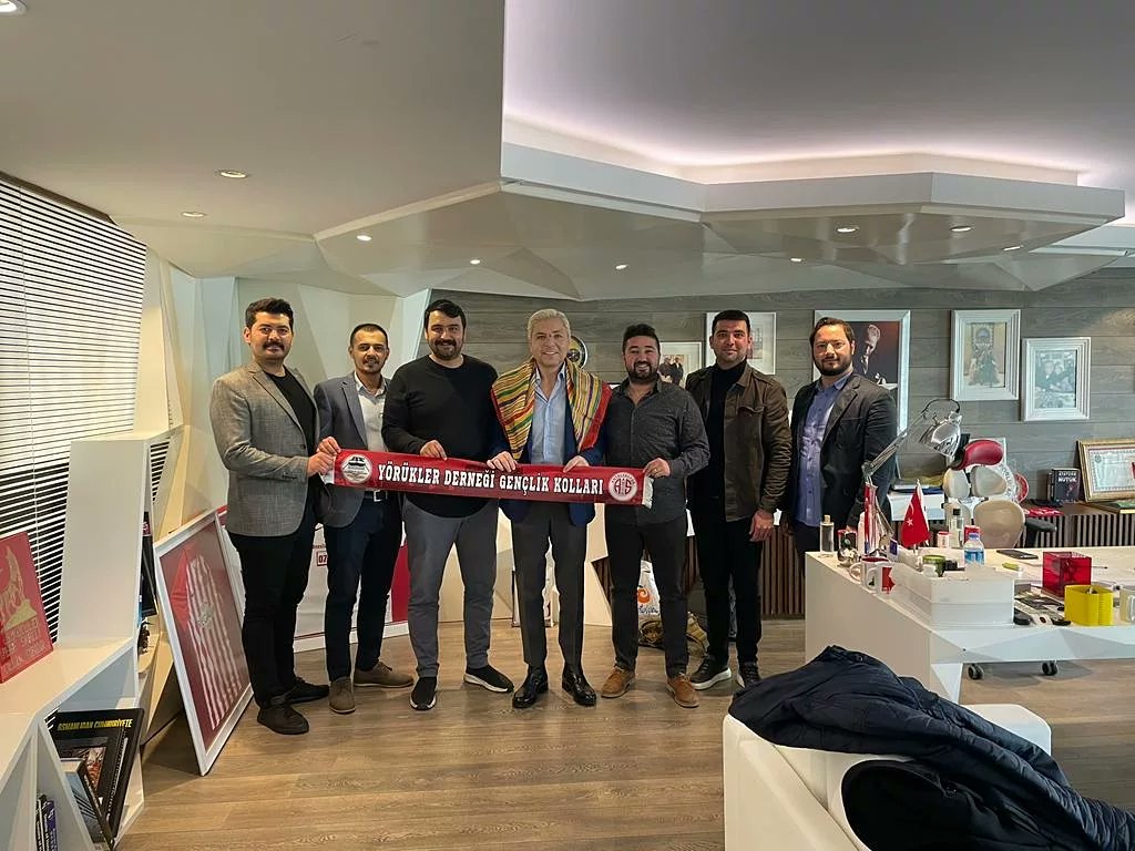 Antalya Yörükler Derneği Gençlik Kolları Yönetimi olarak İş İnsanı Sayın Tolga Cömertoğlu'nu ziyaret ettik. Yörük kültürü hakkında keyifli sohbetin ardından yakın zamanda yapılacak gençlik toyuna davet ettik.