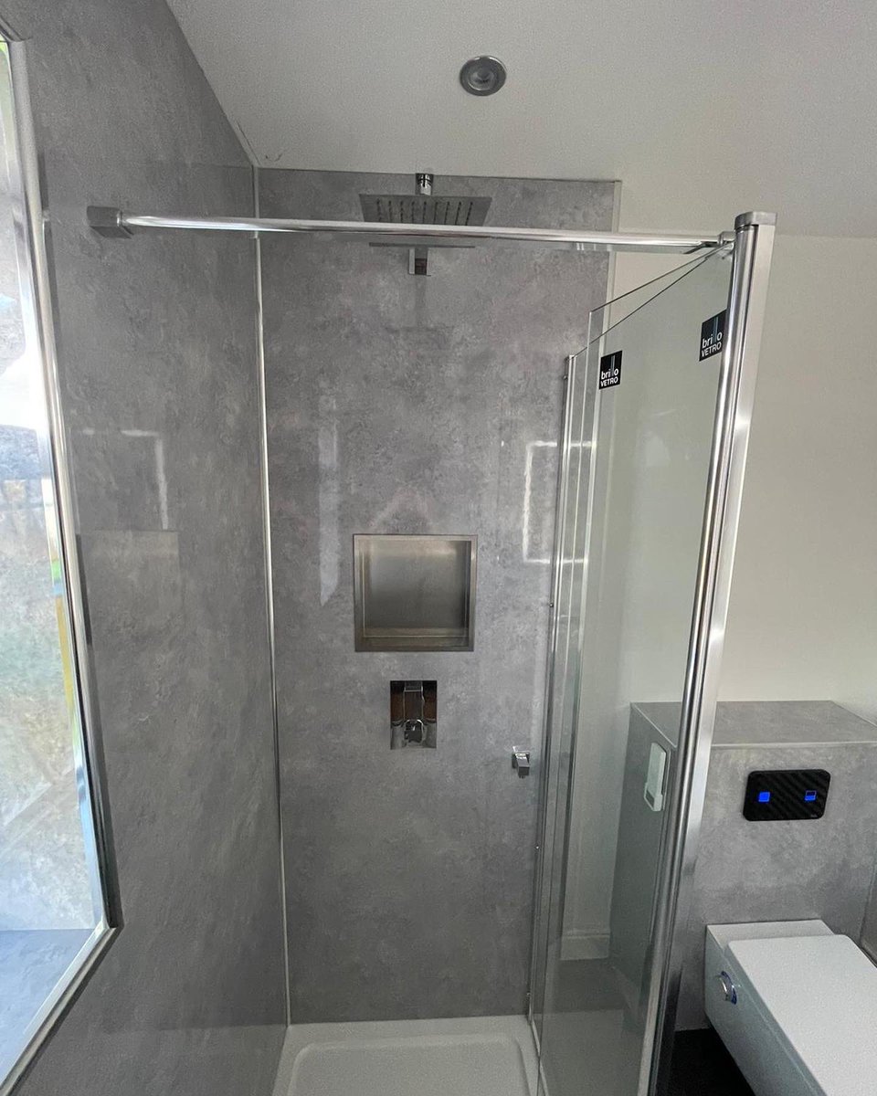 Niche and shelving options in your shower and bath area. 🧴🧼🕯 @Immersekbb #niches #shelving #bathroomideas