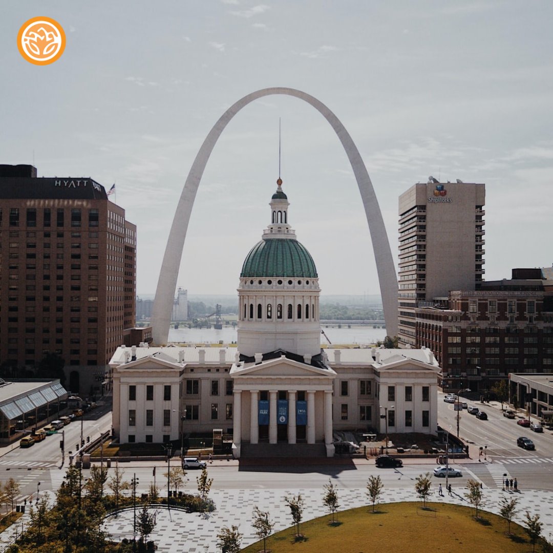 St. louis in missouri is the home to a variety of attractions, activities and events for all ages. It ranks among the best places to live. #stlouis #USA #travel #shine #clouds #travelgram #instadaily #instagood #traveldiaries #explore #city #travelphotography