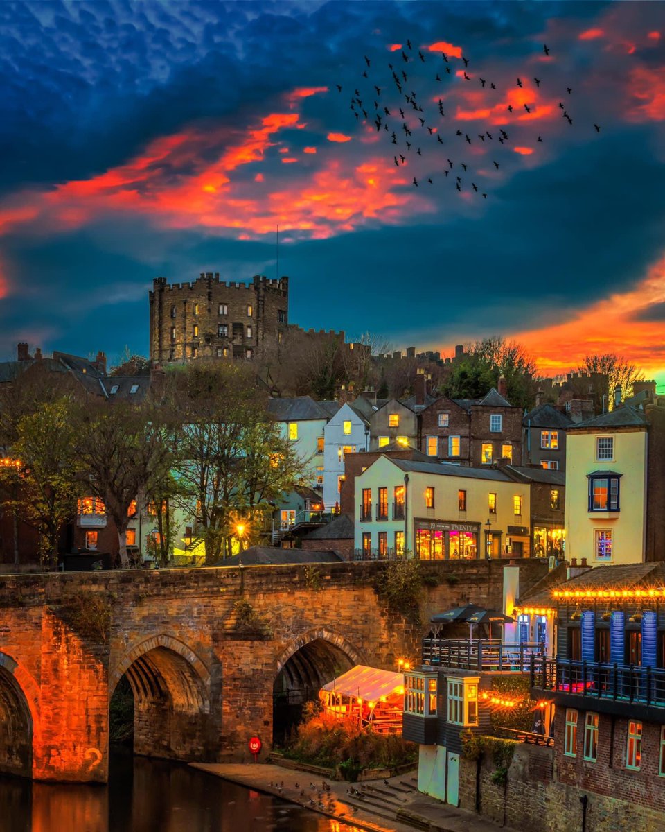 CastleInsurance's tweet image. Durham at dusk. 😍
📷: Steve Robinson