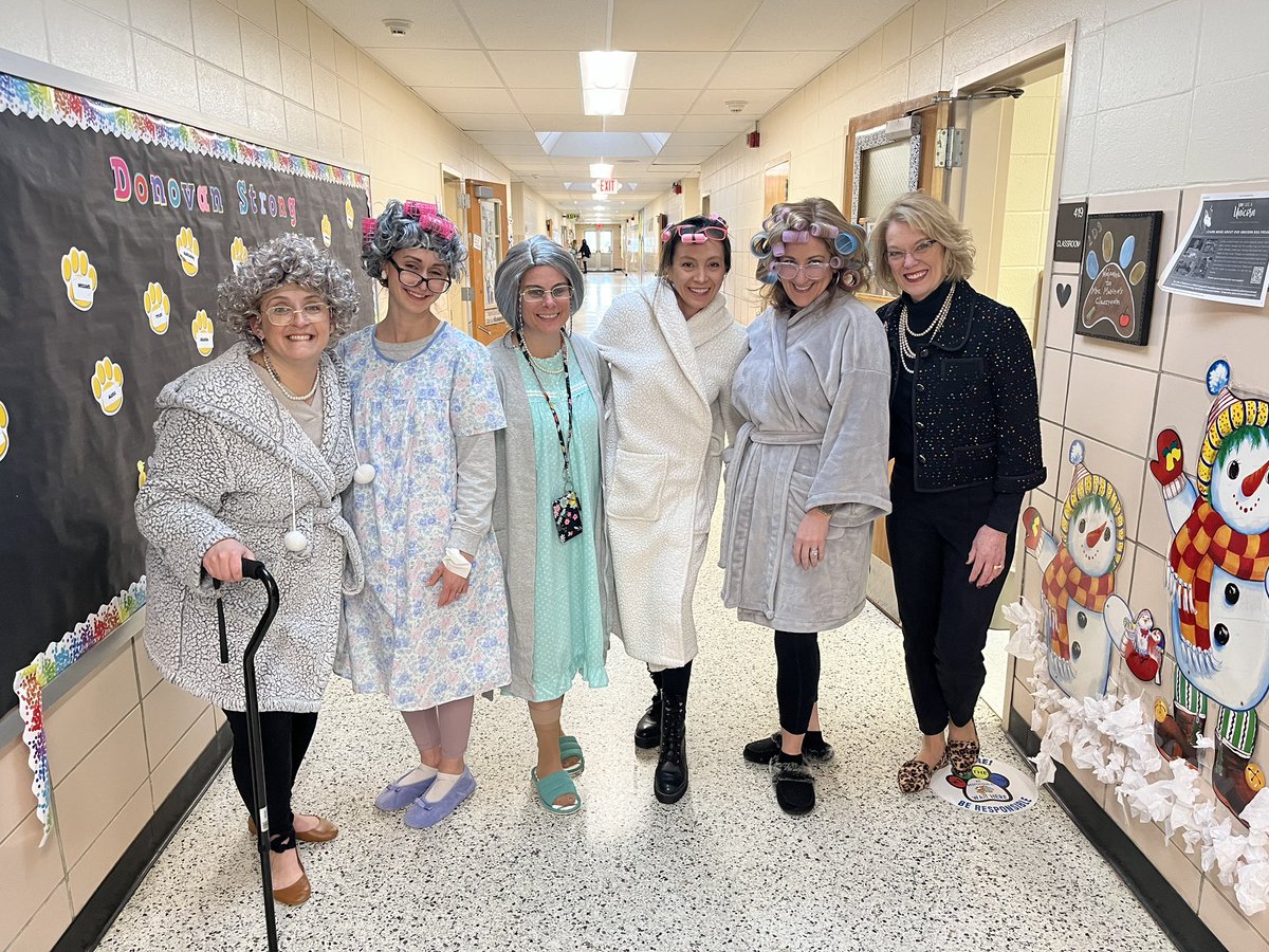 Mrs. Hanlon's 4th Grade Class (@hanlon_lds) on Twitter photo 100 Days Smarter today! <a href="/DonovanSchool/">Laura Donovan School</a> @FT_Schools #LDSBetterTogether #LDSStrong #100thDayofSchool <a href="/MrsLDS4thgrade/">Mrs. Metti</a> <a href="/LDS_jmurphy/">Jodi Murphy</a> <a href="/ldsmmarino/">Marisa Marino</a> <a href="/LDS_Borgatti/">Sharon Borgatti</a> 100 Days Smarter today! <a href="/DonovanSchool/">Laura Donovan School</a> @FT_Schools #LDSBetterTogether #LDSStrong #100thDayofSchool <a href="/MrsLDS4thgrade/">Mrs. Metti</a> <a href="/LDS_jmurphy/">Jodi Murphy</a> <a href="/ldsmmarino/">Marisa Marino</a> <a href="/LDS_Borgatti/">Sharon Borgatti</a>